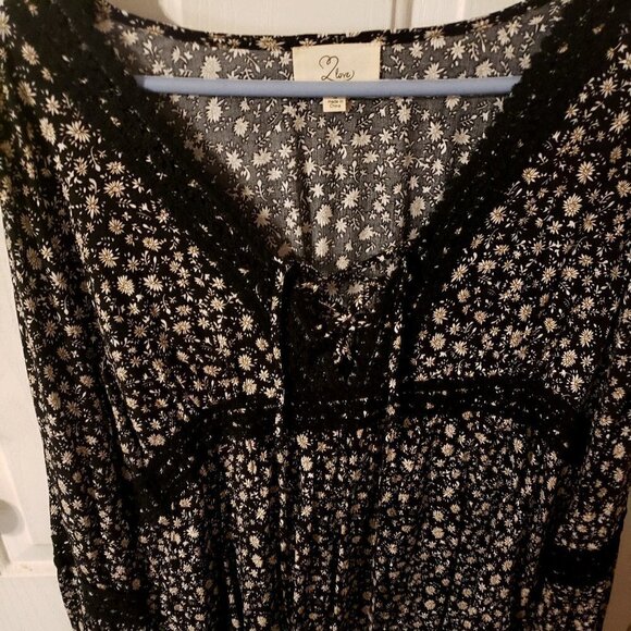 LLOVE USA clothing -black floral blouse - Picture 3 of 10
